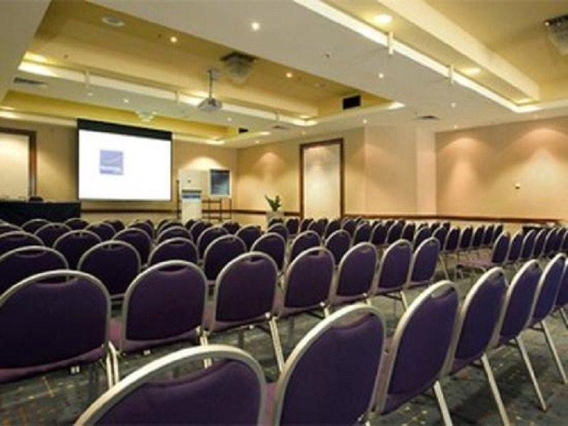 아모라 브리즈번 호텔 외부 사진 A typical conference room