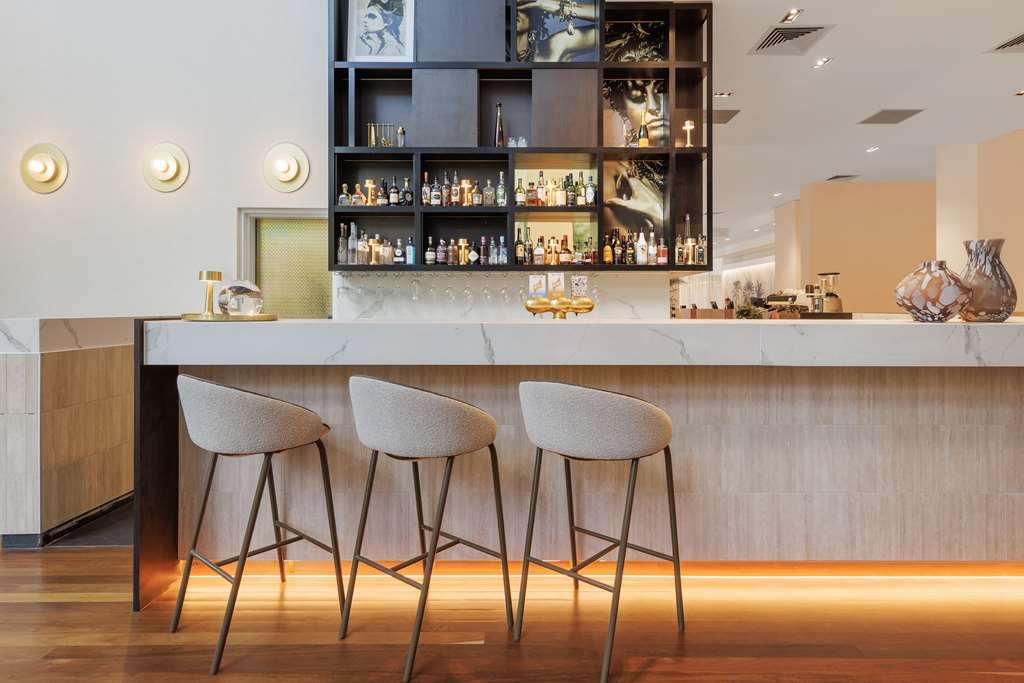 아모라 브리즈번 호텔 내부 사진 Bar stools